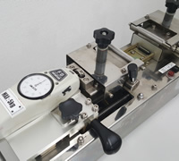引張り測定器
